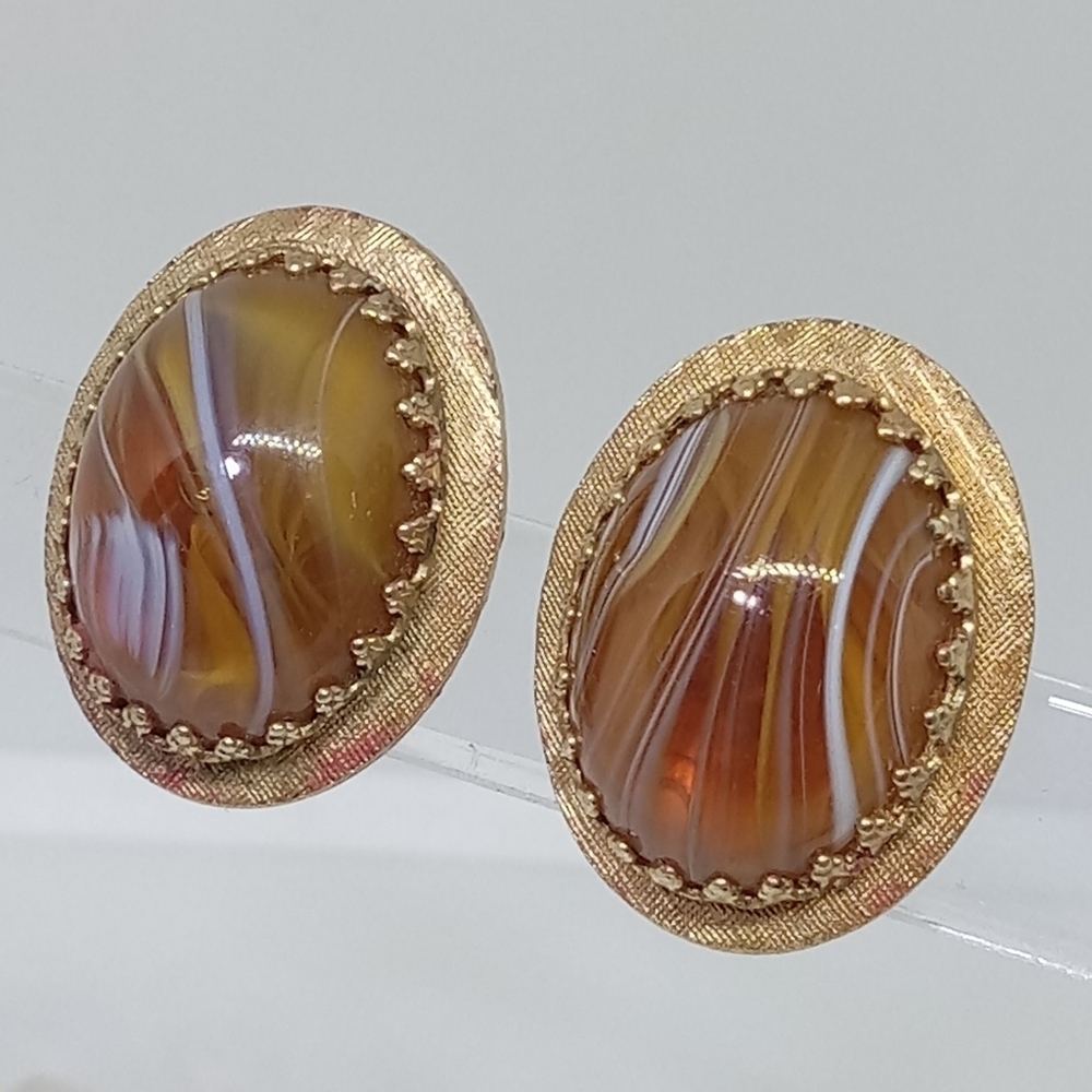 * vintage Vendome gorgeous striped agate clip on screwback gold tone earrings